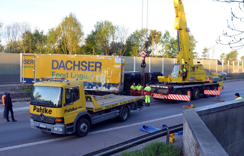 VU LKW umgestuerzt A 3 Rich Oberhausen Hoehe AS Koeln Koenigsforst P071.JPG - Miklos Laubert